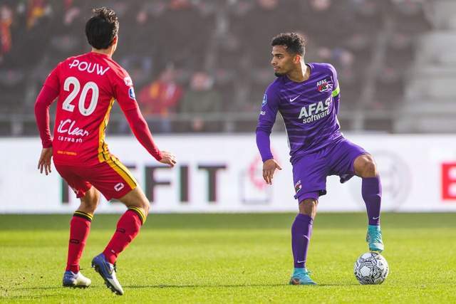 世界杯-迪亚斯传射坎帕斯99分钟破门 哥伦比亚3-1乌兹